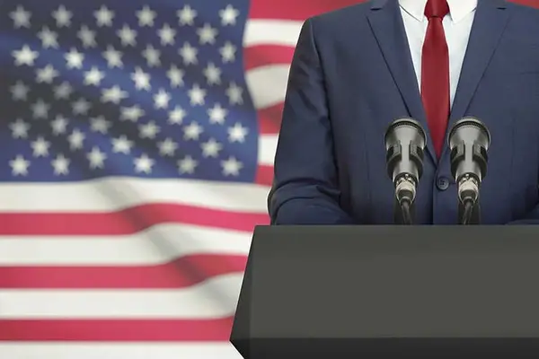 What's the difference between a politician and a snail?