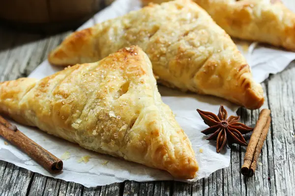 What's the best method for making an apple turnover?