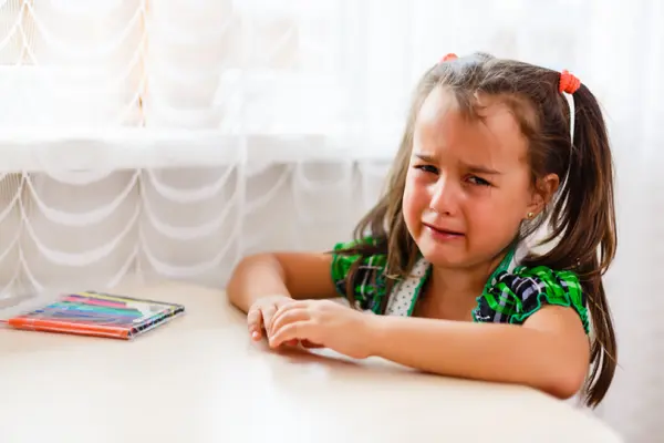 What should you say to your sister when she's crying?