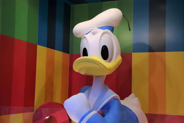 What time does Donald Duck™️ wake up?