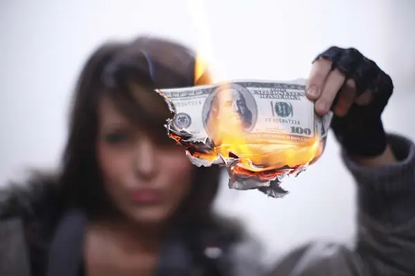 What do you call a woman who sets fire to all her bills?